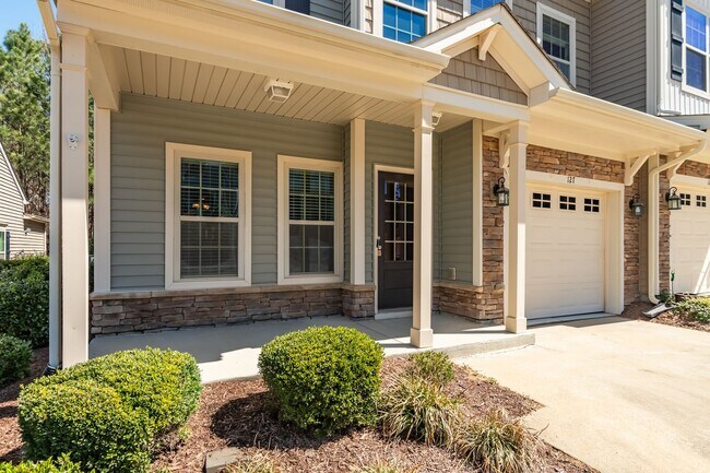 Foto del edificio - Available Now! Gorgeous, Well Upgraded 3 Bed / 2.5 Bath w/ First Floor Primary!