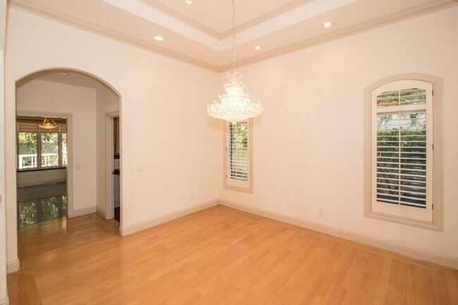 Foto del edificio - Spacious Executive Home in the Heart of Mi...