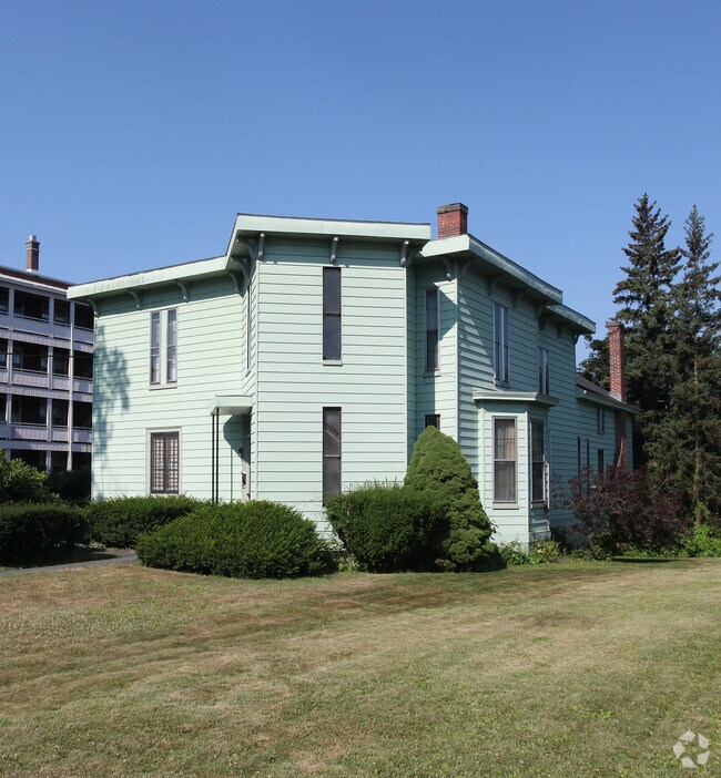 34 Franklin St, Greenfield, MA 01301 Apartments Greenfield, MA