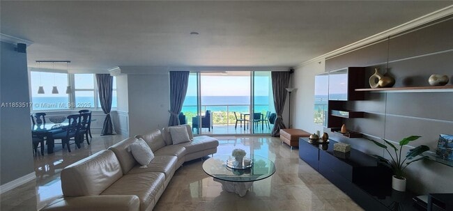 Foto del edificio - 20201 E Country Club Dr