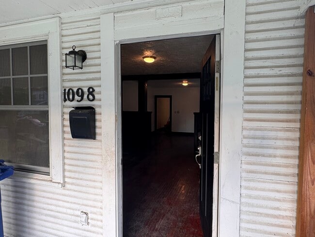 Building Photo - 1098 Miller Ave