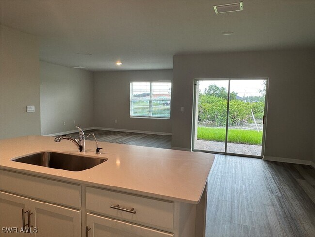 Foto del edificio - 726 Oakridge Ave S