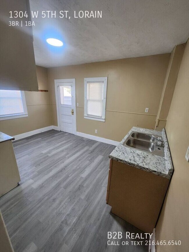 Foto del edificio - 1304 W 5th St