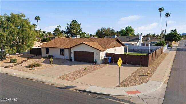 Foto del edificio - 6101 E Greenway Ln