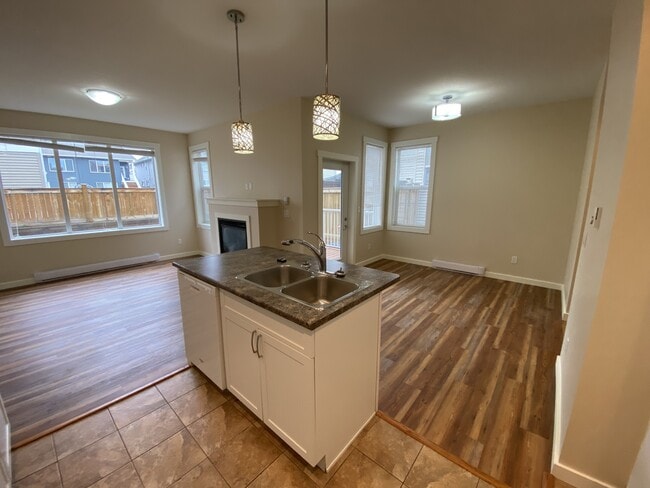 Photo du bâtiment - 1616-1688 88 Ave