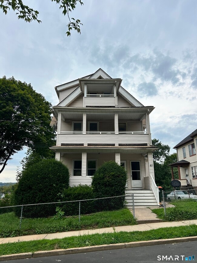 Building Photo - 83 Pleasant St
