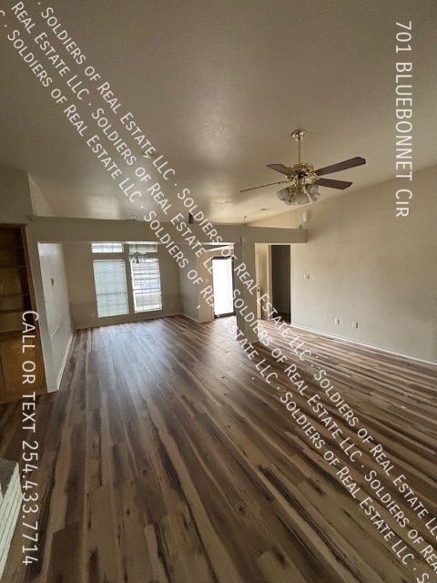 Foto del edificio - 701 Bluebonnet Cir