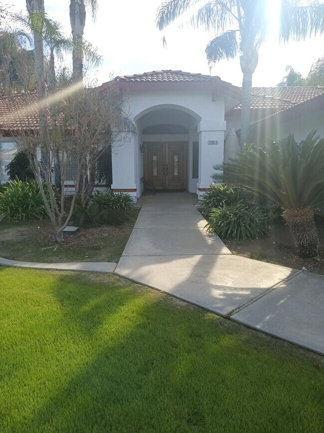 Building Photo - Charming 4-Bedroom Home in Quiet Cul-de-Sa...