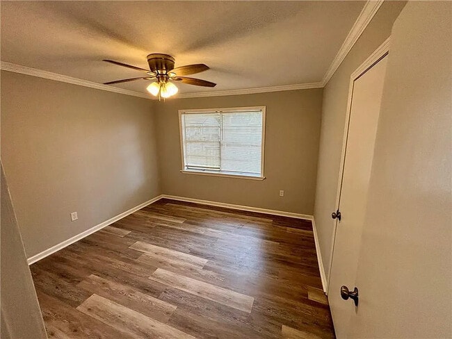 Building Photo - 466 Pinehill Dr