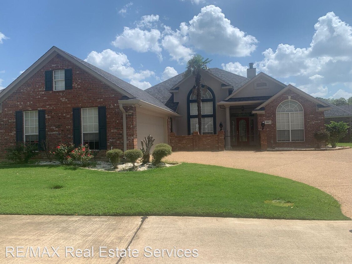Primary Photo - 3 br, 2 bath House - 9067 Southern Charm