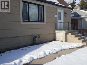 Building Photo - 850 Garth St