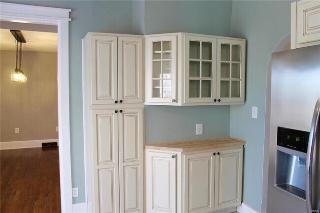 Foto del edificio - Absolutely adorable 3 bedroom/1.5 bath house in Ritenour school district!