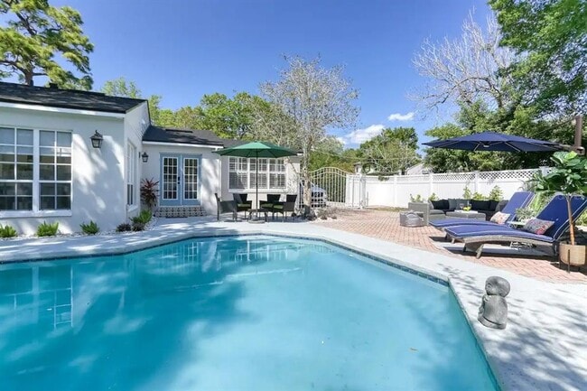 Building Photo - 4014 W Palmira Ave