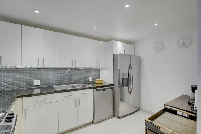 Foto del edificio - 3375 N Country Club Dr