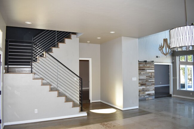 Building Photo - Modern home with pool in Arlington
