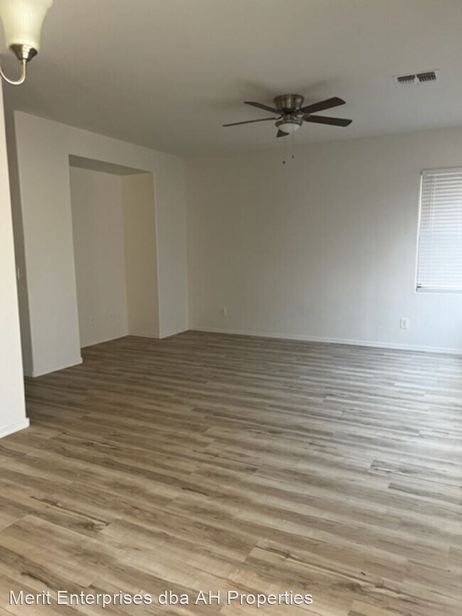 Building Photo - 4 br, 2.5 bath House - 1898 S FALCON DR