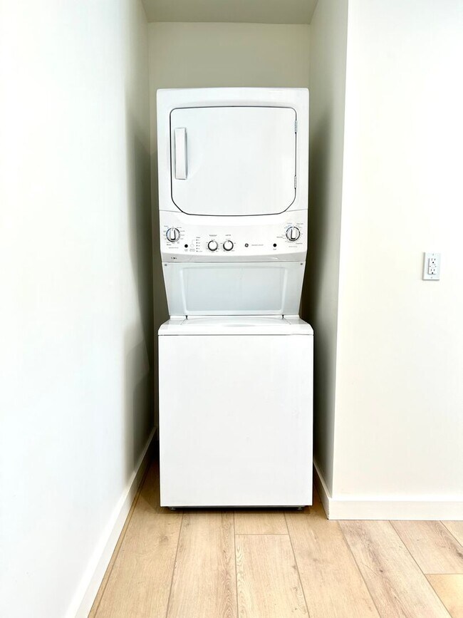 Foto del edificio - 3 Bed/1 Bath - Downtown Santa Barbara