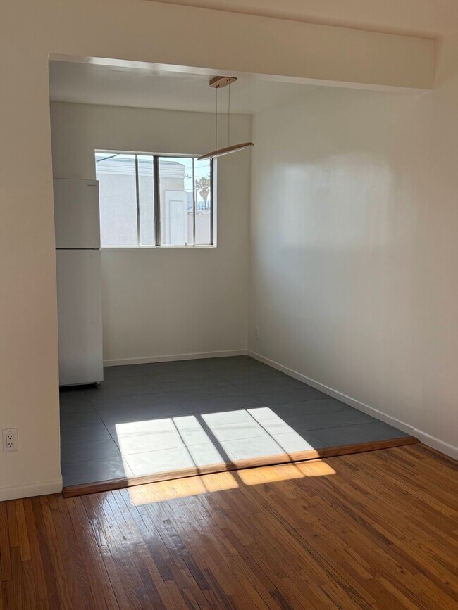 Foto del edificio - 751 N Sycamore Ave