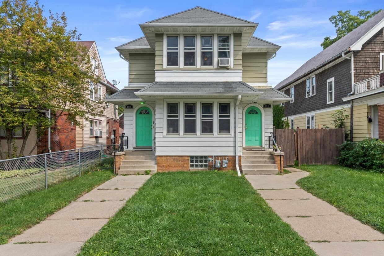 2816 N 49th St, Milwaukee, WI 53210 Townhouse for Rent in Milwaukee, WI