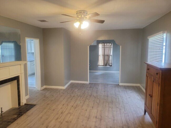 Building Photo - 4524 Dixie Dr