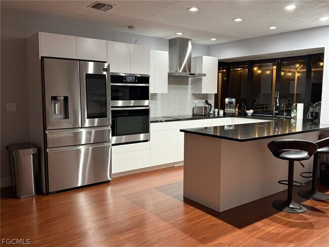 Foto del edificio - 3410 SE 11th Pl