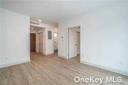 Foto del edificio - 88-56-88162 162nd St