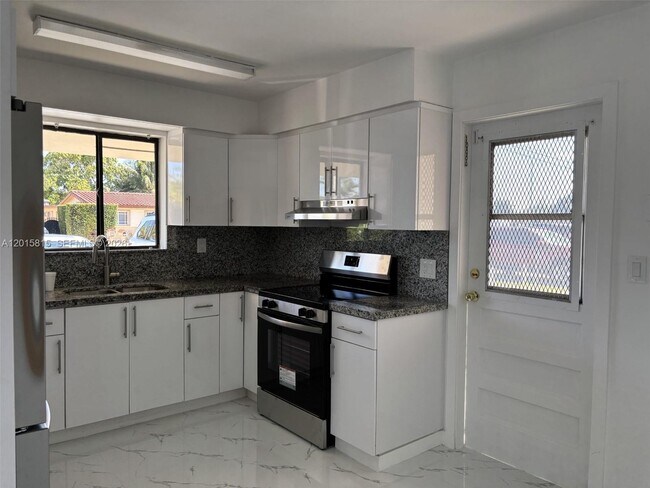 Foto del edificio - 7343 SW 21st St
