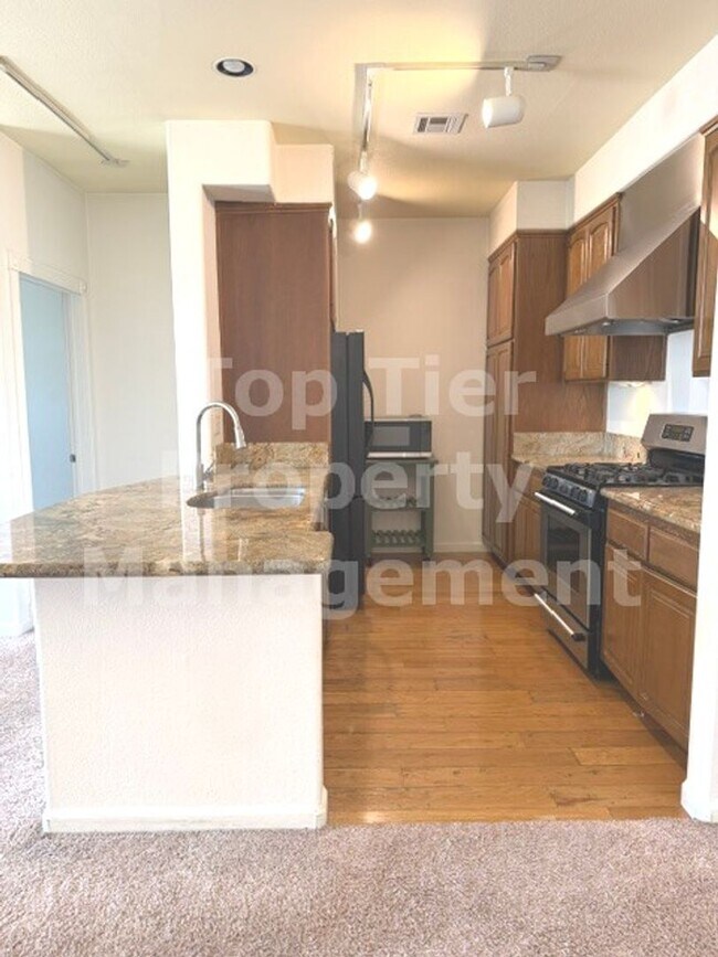 Foto del edificio - ***Dual-Primary 2 bed / 2 bath Condo in Carmel Valley - Available NOW***