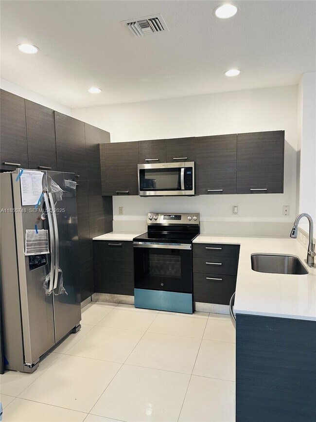 Foto del edificio - 3442 NW 13th St