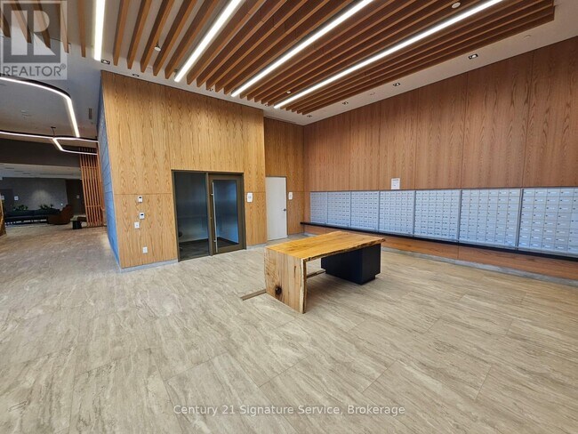 Photo du bâtiment - 2485 Eglinton Ave W