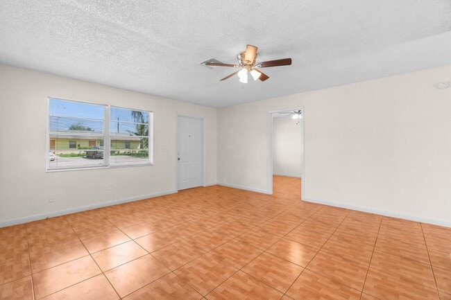 Foto del edificio - 4867 Gulfstream Rd