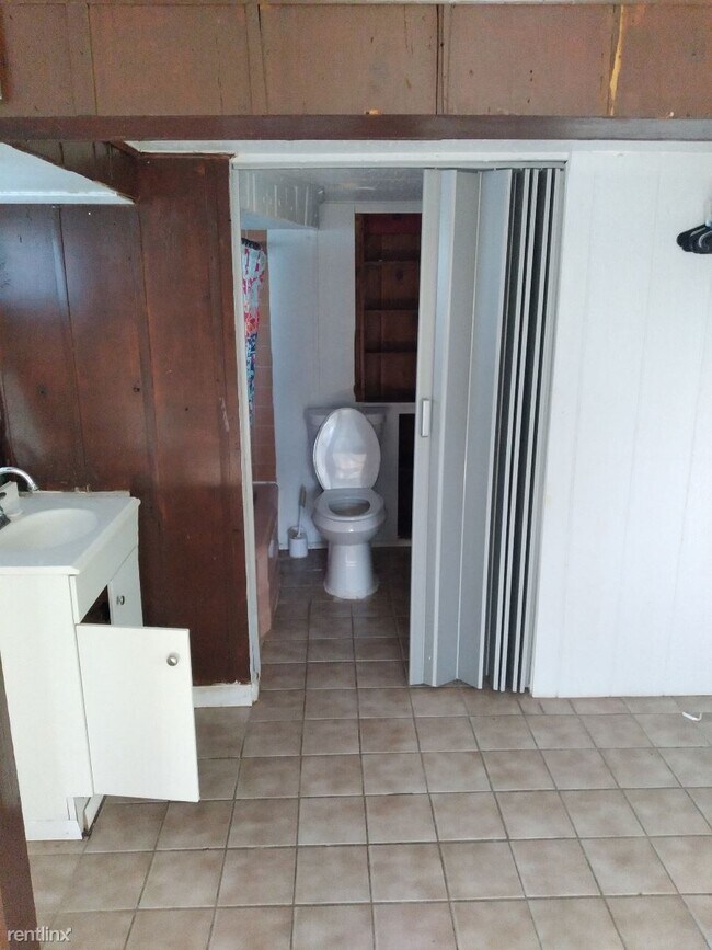 Foto del edificio - Studio, 1 bath House - 5514 44th St N