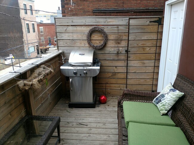 Foto del edificio - 2949 W Girard Ave