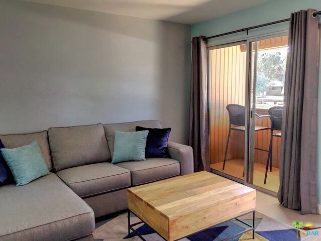 Foto del edificio - 575 N Villa Ct