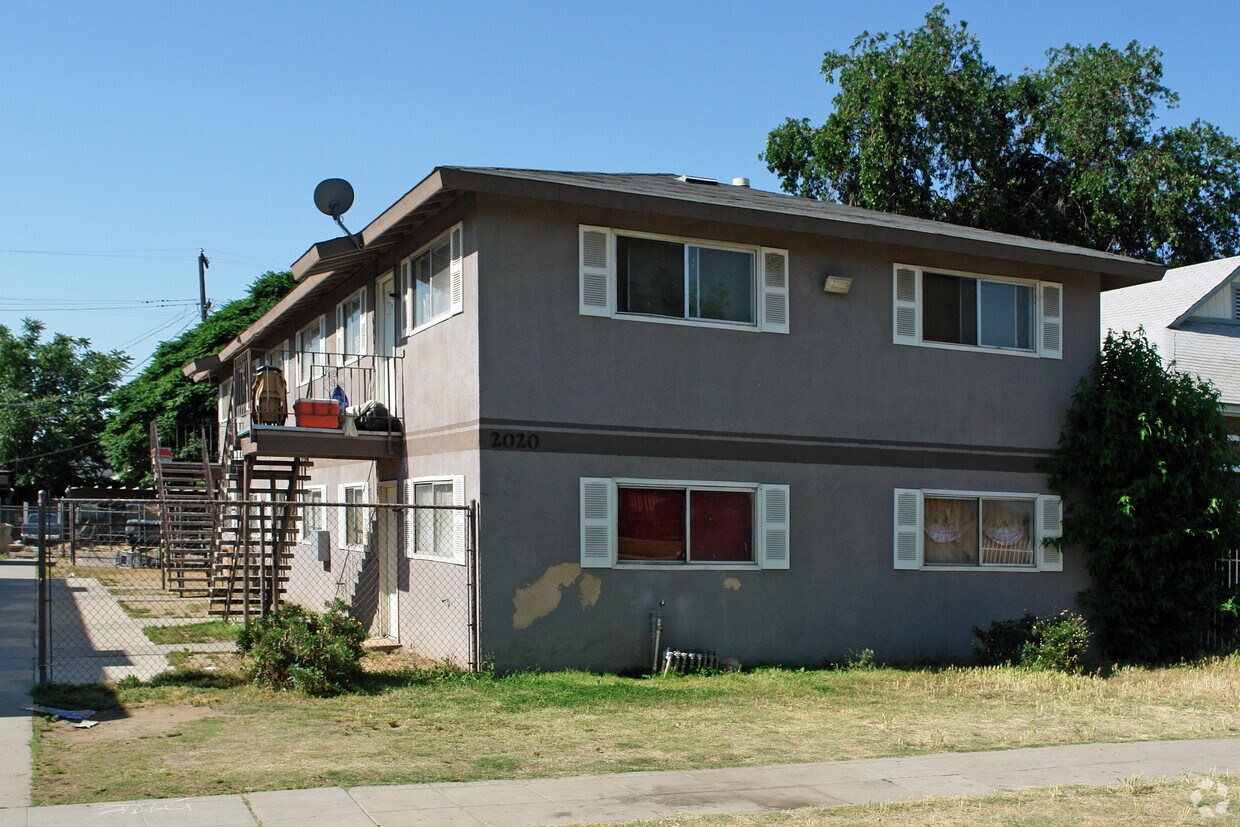 Primary Photo - 2020 E White Ave