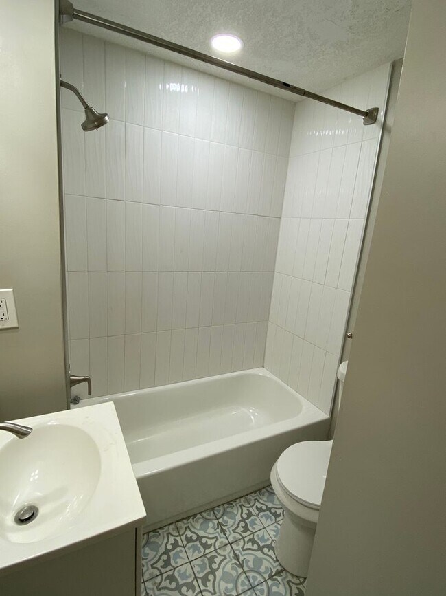Building Photo - Beautifully remodeled 3 bedroom home