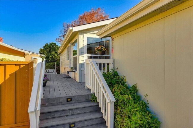 Building Photo - 574 Mill Pond Dr