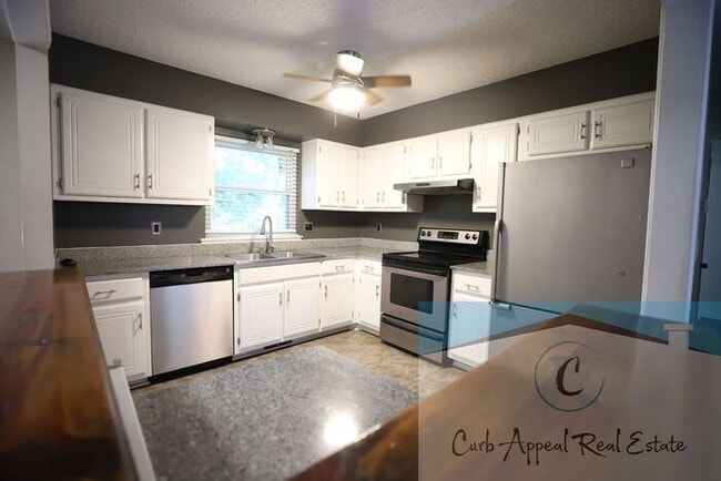 Building Photo - Must see 4-bedroom 2 bath home at 1100 Dupwe.