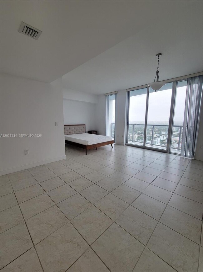 Foto del edificio - 185 SW 7th St