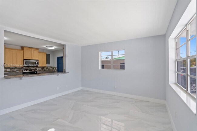 Foto del edificio - 4100 NW 192nd St