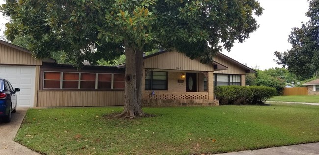 Building Photo - 3 br, 2 bath House - 940 River Oaks