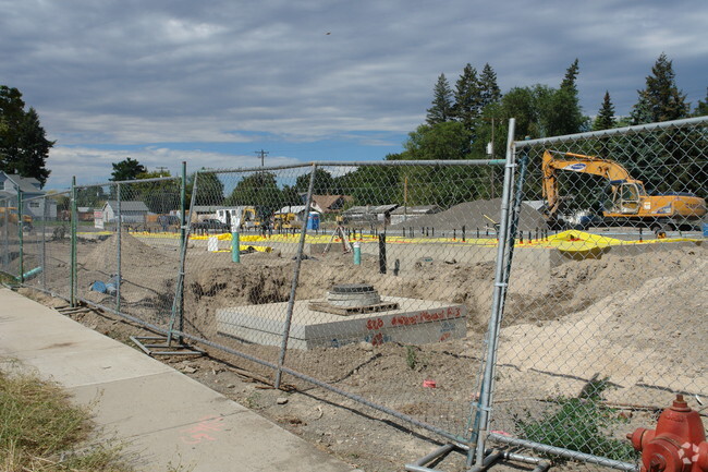 Building Photo - Friendship Gardens