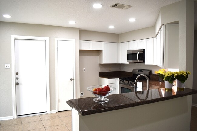 Building Photo - 18007 Forest Cedars Dr