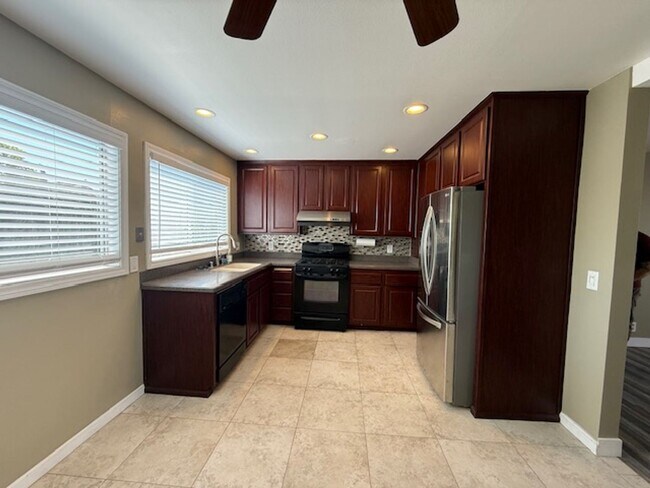 Foto del edificio - Cozy 2 bedroom, 2 bathroom town home in Wo...