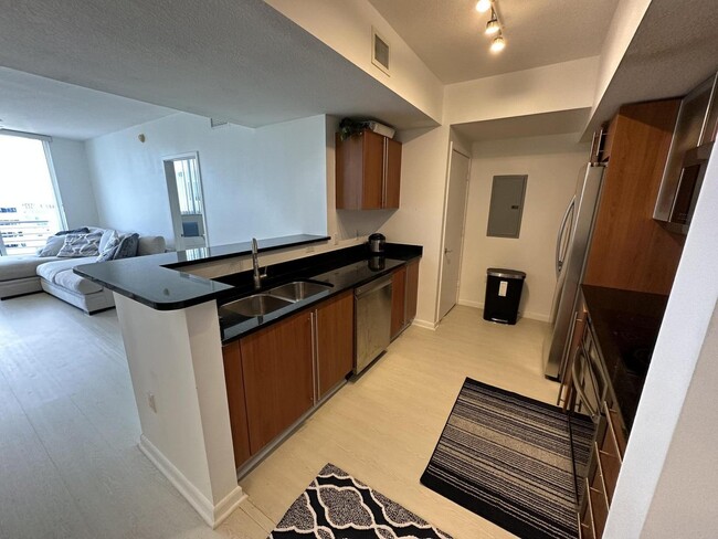 Building Photo - 1551 N Flagler Dr
