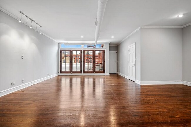 Foto del edificio - 1021 W Lake St