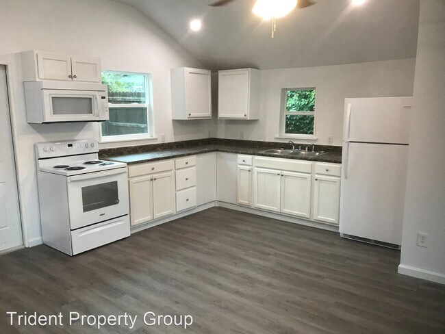 Foto del edificio - 1 br, 1 bath House - 2702 S Brown Ave