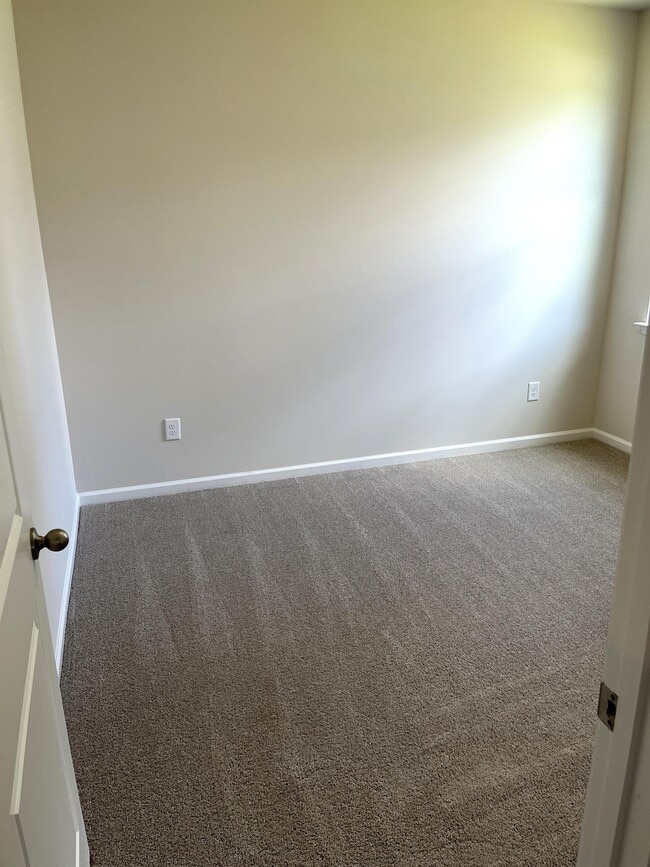 Building Photo - 240 Samara Dr