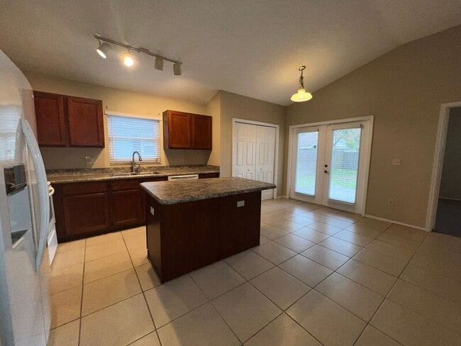 Building Photo - 1004 Sugarberry Trail