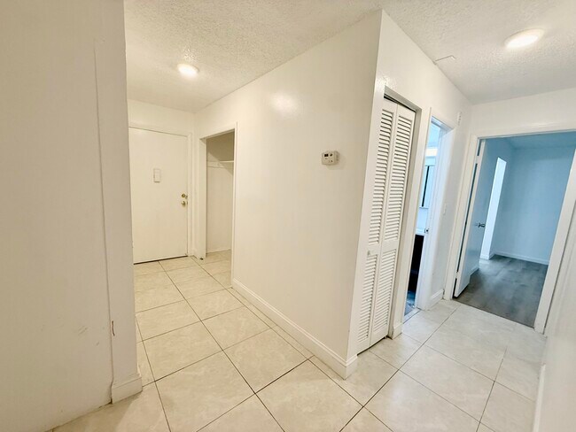 Building Photo - 4115 NW 88th Ave